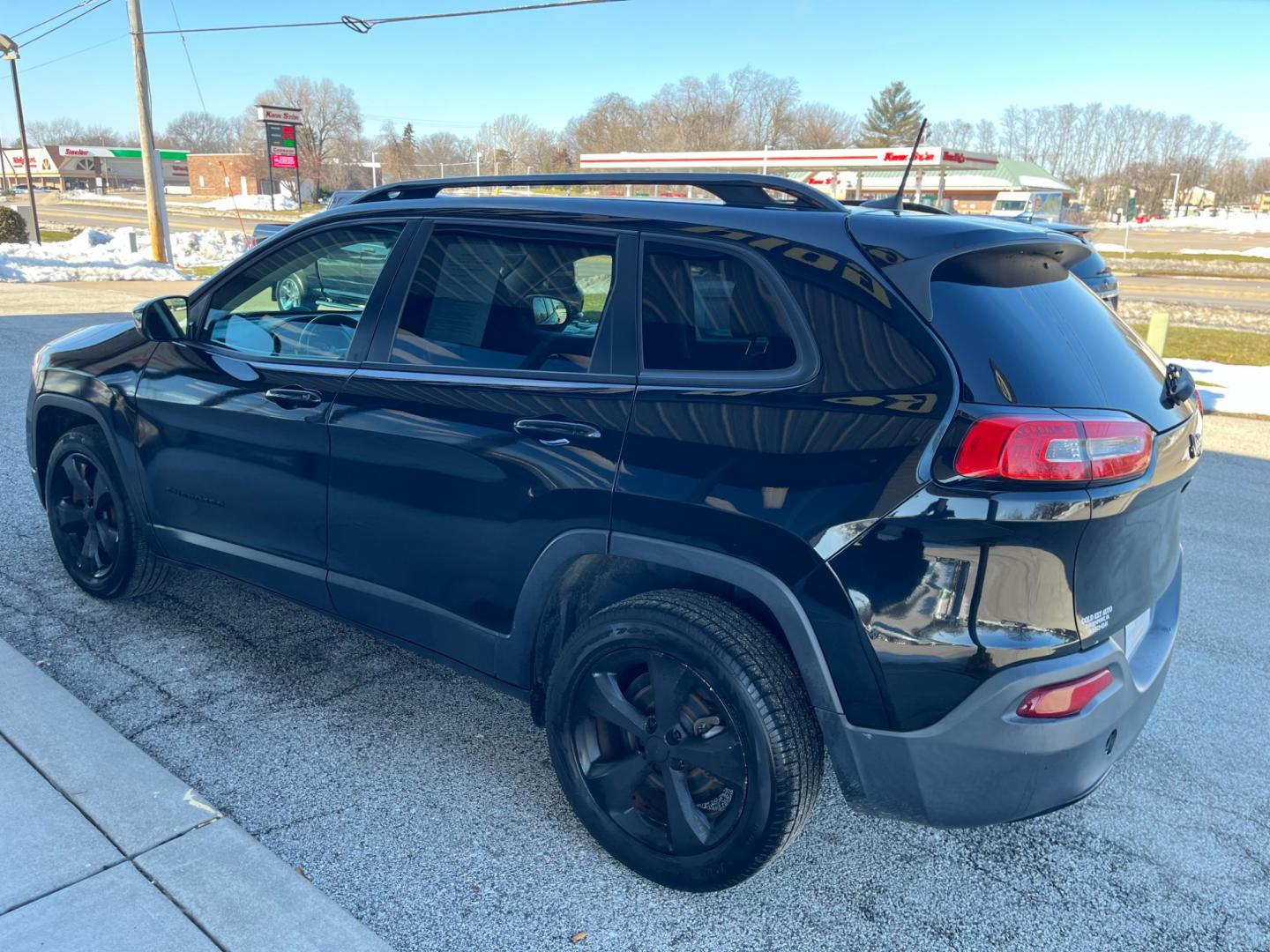 2018 Jeep Cherokee (1C4PJLCB4JD) , located at 1633 W Kimberly, Davenport, IA, 52806, (563) 323-5341, 41.559456, -90.598732 - Photo#3